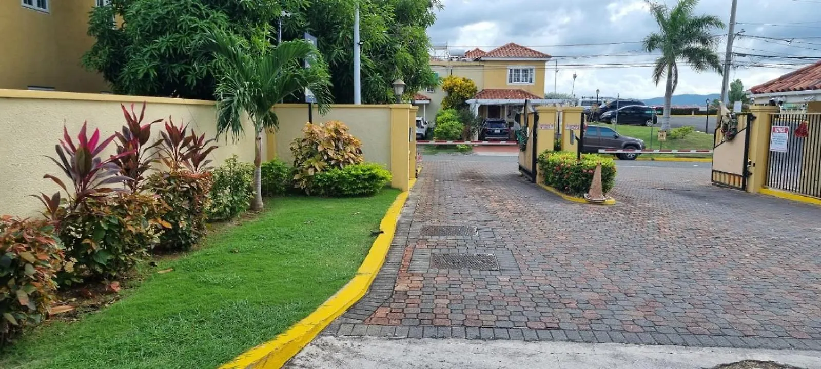 蒙特哥贝Mango Retreat In Mango Walk Country Club公寓